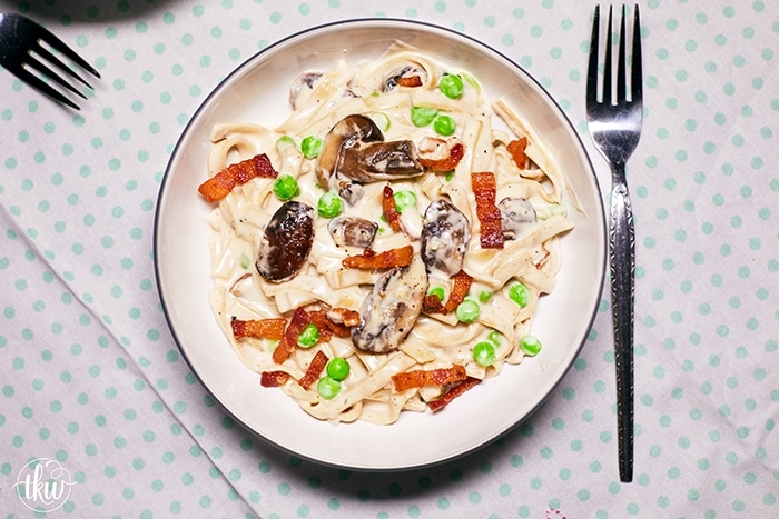Pin to save this DELICIOUS Porcini Pasta with Peas, Mushrooms and Lardons