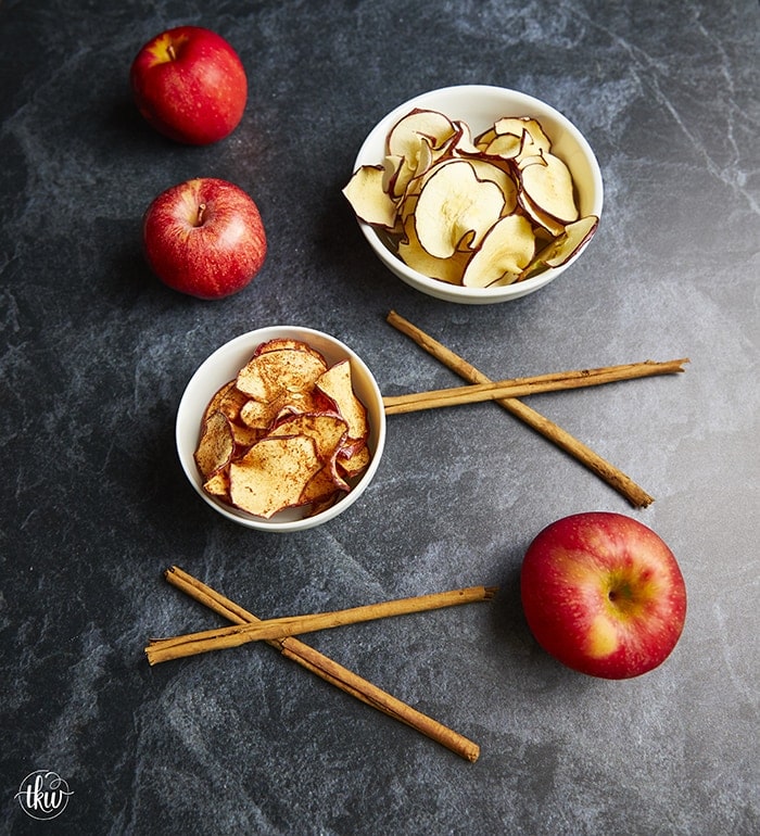 Healthy, Easy & Delicious Homemade Apple Chips! No need to heat up your kitchen with the amazing Brod & Taylor Sahara Folding Dehydrator! Buy one today to stock up on the fresh fruits and veggies! https://brodandtaylor.com/sahara-folding-dehydrator/?AFFID=410067