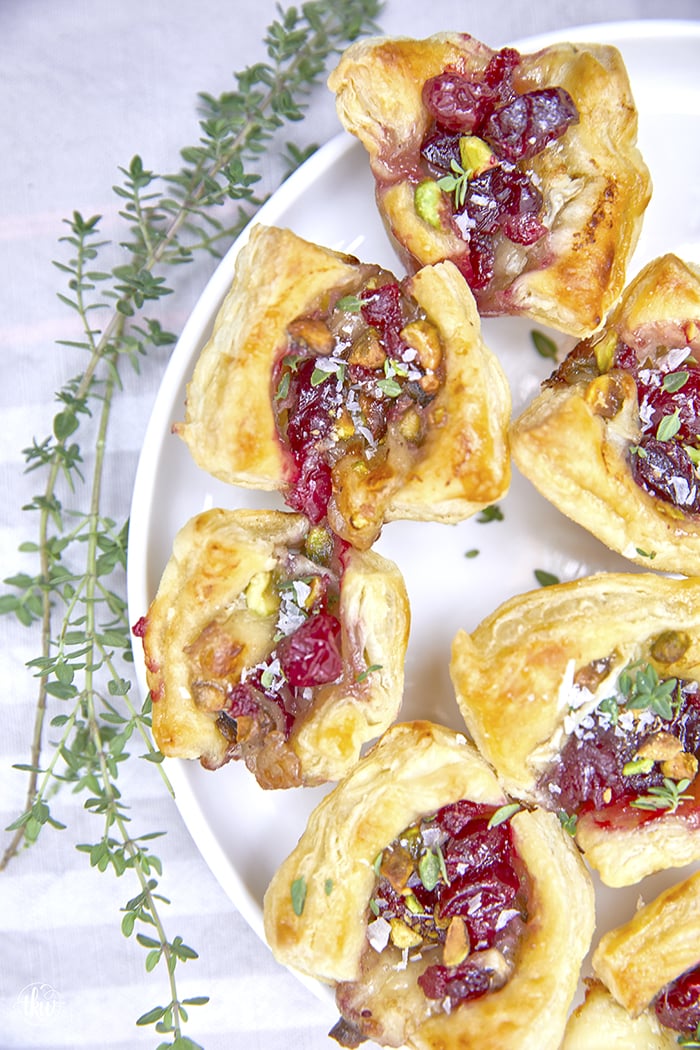 Baked Cranberry Brie Puff Pastry Bites