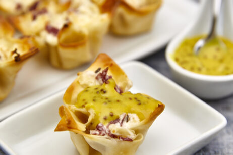 These crispy baked wonton shells are stuffed with cheesy corned beef & sauerkraut filling making them the perfect St. Patrick's day appetizer! Cheesy Reuben Wontons, wonton cups, baked wontons, leftover corned beef, St. Patrick's day appetizers, crispy baked wontons, cheesy Reubens