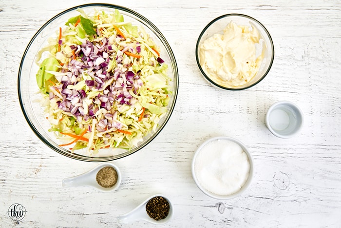 Retro diner-style coleslaw with that perfectly balanced sweet & tangy dressing mixed with cabbage, carrots, onions, and seasonings. The perfect side to your bbq, burgers, hotdogs, and fish fries!he Best Classic Diner-Style Coleslaw, restaurant coleslaw, Mom's coleslaw, best coleslaw, cookout coleslaw, bbq coleslaw, tangy and sweet coleslaw, the best coleslaw dressing recipe ever, best sweet creamy coleslaw recipe, best classic coleslaw