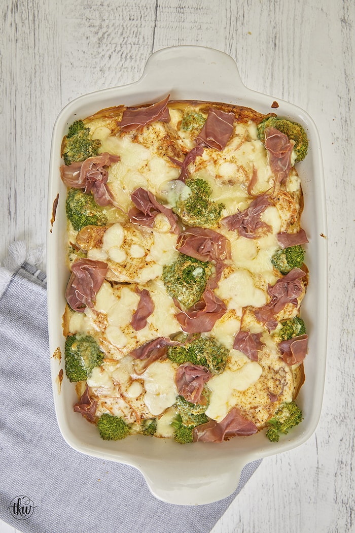 This old family recipe is the perfect comfort food any night of the week! Creamy cheesy rice topped with fork-tender boneless chops, broccoli, & crispy prosciutto. Ultimate Cheesy Smothered Pork Chops Broccoli And Rice Casserole, boneless pork chops, pork loin, cheesy rice, broccoli casserole, weeknight recipe, potluck recipe, comfort food recipes, easy dinner, meal prep recipes