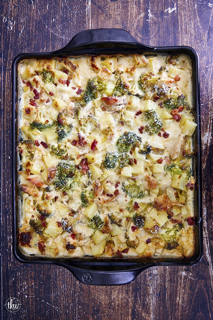 This has to be one of THE BEST one-pan recipes! Tender potatoes, broccoli, roasted chicken, and crispy bacon smothered in a cheesy Parmesan Alfredo sauce! Smothered Alfredo Chicken Casserole With Potatoes Bacon And Broccoli, smothered chicken, chicken casserole, one pan dinner, leftover chicken recipes, parmesan alfredo cheese sauce, comfort foods