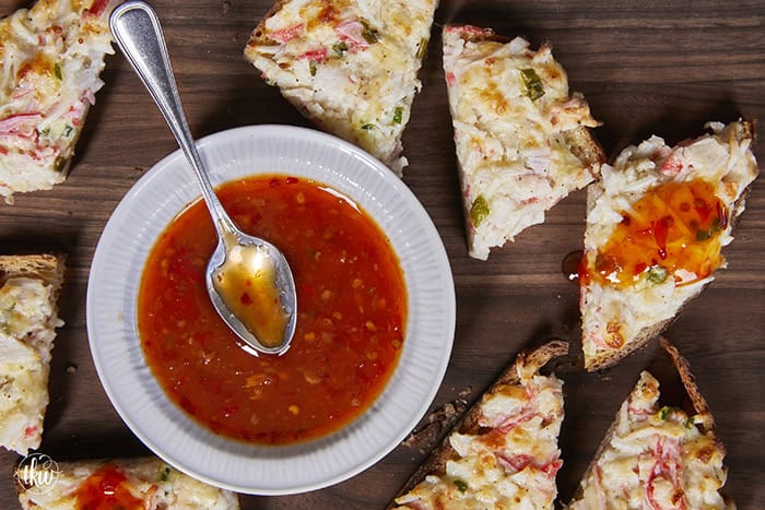 Looking for the ultimate easy appetizer? This Creamy Garlic & Herb Crab Toast is the perfect 25-minute snack! 🦀✨ Made with rich Kewpie mayo, surimi, fresh chives, and melted cheese on crispy sourdough. It’s an elevated, restaurant-quality recipe that’s surprisingly budget-friendly. Perfect for game day, brunch, or a quick savory snack! #CrabToast #KewpieMayo #EasyAppetizer #SeafoodRecipe #PartyFood