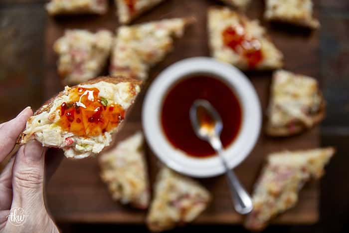 Looking for the ultimate easy appetizer? This Creamy Garlic & Herb Crab Toast is the perfect 25-minute snack! 🦀✨ Made with rich Kewpie mayo, surimi, fresh chives, and melted cheese on crispy sourdough. It’s an elevated, restaurant-quality recipe that’s surprisingly budget-friendly. Perfect for game day, brunch, or a quick savory snack! #CrabToast #KewpieMayo #EasyAppetizer #SeafoodRecipe #PartyFood