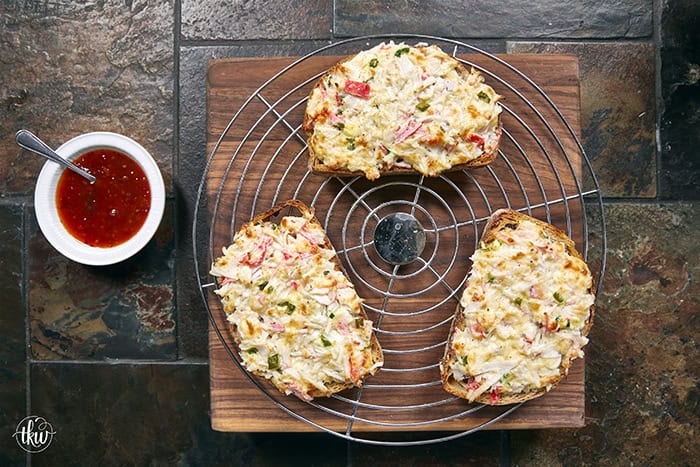 Looking for the ultimate easy appetizer? This Creamy Garlic & Herb Crab Toast is the perfect 25-minute snack! 🦀✨ Made with rich Kewpie mayo, surimi, fresh chives, and melted cheese on crispy sourdough. It’s an elevated, restaurant-quality recipe that’s surprisingly budget-friendly. Perfect for game day, brunch, or a quick savory snack! #CrabToast #KewpieMayo #EasyAppetizer #SeafoodRecipe #PartyFood