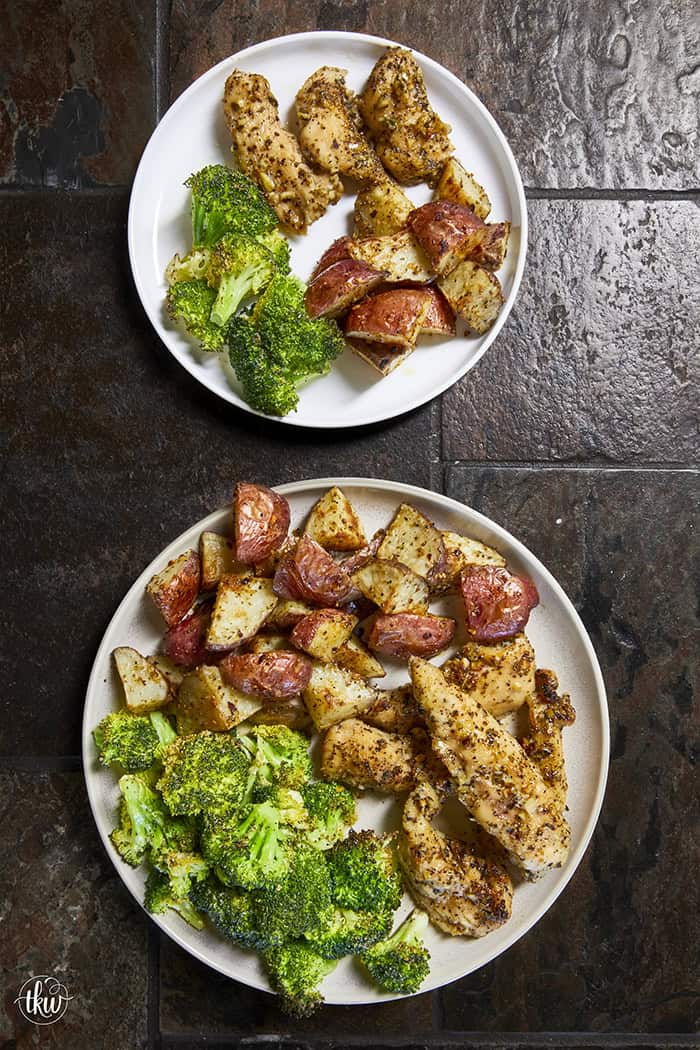 Looking for a 30-minute dinner? 🍯 This Sheet Pan Hot Honey Garlic Chicken and Broccoli is sweet, spicy, and requires only one pan. Perfect for healthy meal prep or a quick family dinner! #SheetPanMeals #HotHoneyChicken #EasyDinner #HealthyRecipes