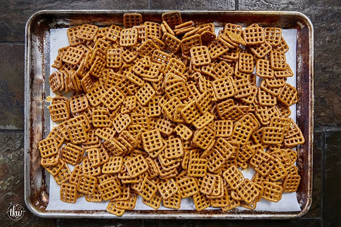 We’re taking a basic bag of store-bought pretzels and giving them a major glow-up with zesty nacho cheese seasoning and pantry spices. They take just minutes to prep and are the perfect addictive snack for game night, cookouts, or your next movie marathon! #GameDaySnacks #SeasonedPretzels #EasyAppetizers