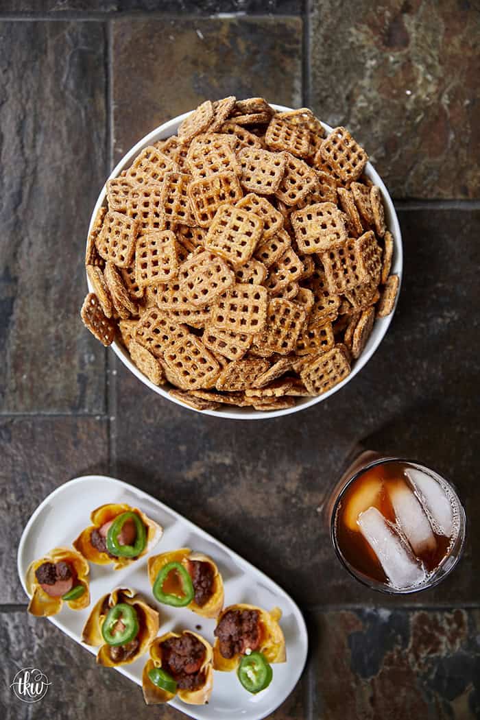 We’re taking a basic bag of store-bought pretzels and giving them a major glow-up with zesty nacho cheese seasoning and pantry spices. They take just minutes to prep and are the perfect addictive snack for game night, cookouts, or your next movie marathon! #GameDaySnacks #SeasonedPretzels #EasyAppetizers