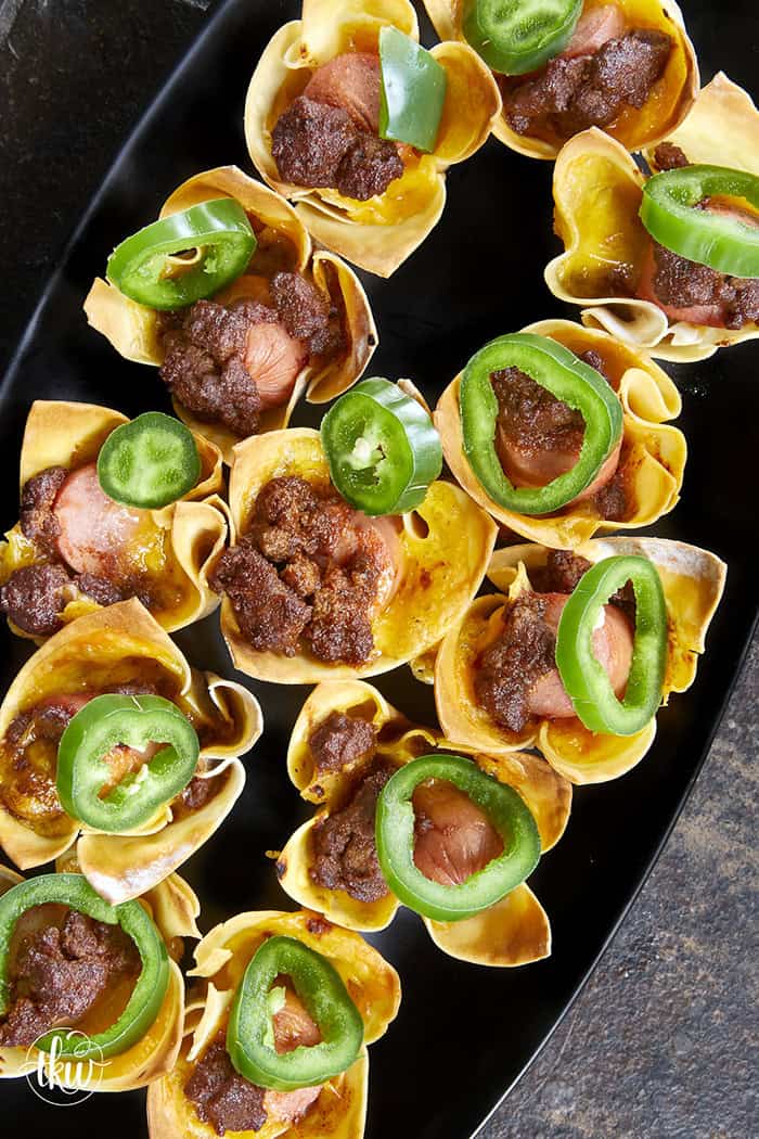 Looking for the best game day appetizer? These Crispy Chili Dog Wonton Cups are a total crowd-pleaser! 🌭🧀 Made with simple ingredients like bean-free chili, chopped hot dogs, and plenty of melted cheese, they are the perfect crunchy, bite-sized snack for your next cookout or movie night. A great way to use up leftover hot dogs in just 20 minutes! #ChiliDogWontonCups #GameDayEats #EasyAppetizers #WontonRecipes