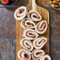 These 10-minute pinwheels pack all the flavor of a classic deli sub into a quick, lavash wrap. Made with savory deli meats, sliced provolone, tangy banana peppers, and an easy Italian cream cheese spread, they are perfect for a fast lunch, weekly meal prep, or a casual party bite.#ItalianGrinderPinwheels #PinwheelRecipes #EasyLunchIdeas